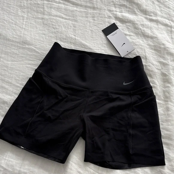 Nike Black Universa Medium Support High-Waisted 5" Bike Shorts with Pockets - Picture 11 of 14